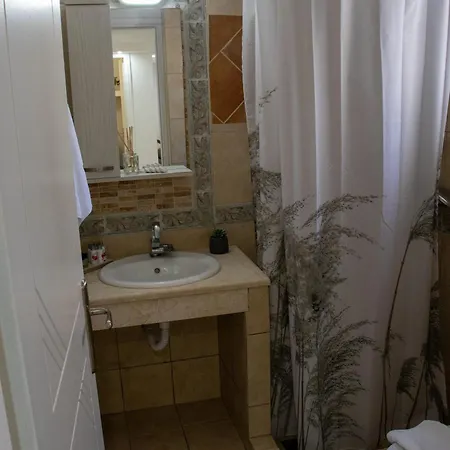 Ismini Basement Retreat Apartament