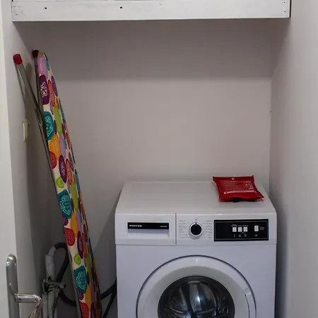 Ismini Basement Retreat 아파트 *