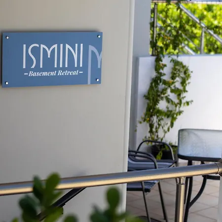 아파트 Ismini Basement Retreat *